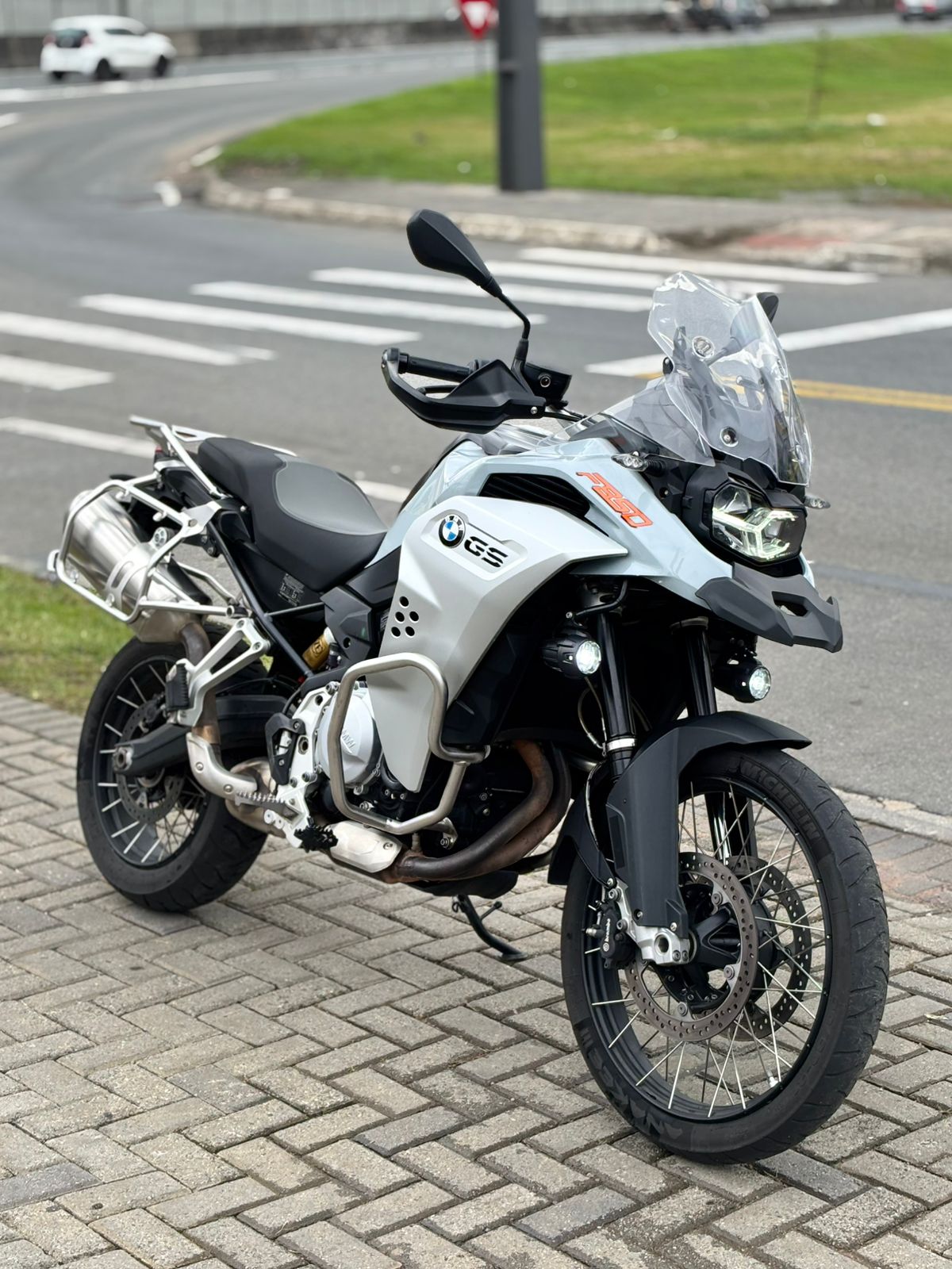 MOTO BMW5
