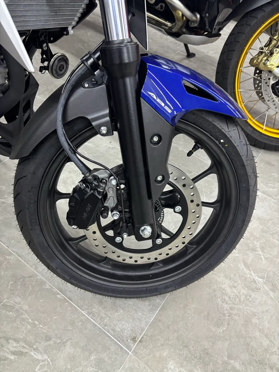 CB300 2